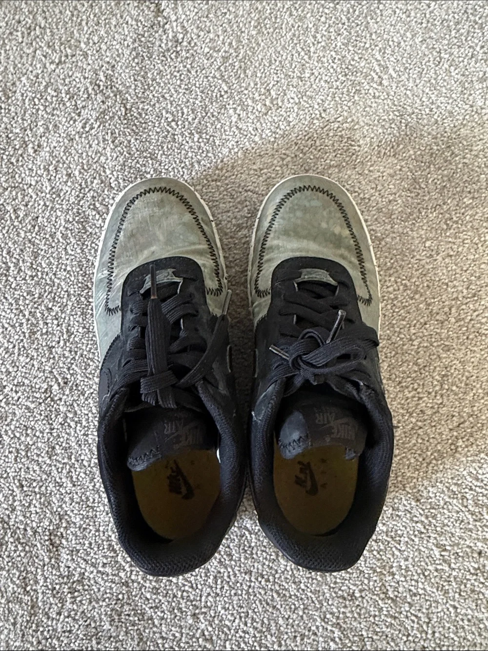 Nike Low Top Sneaker in Olive Green and Black